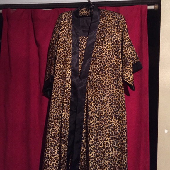Silky Leopard robe and night gown