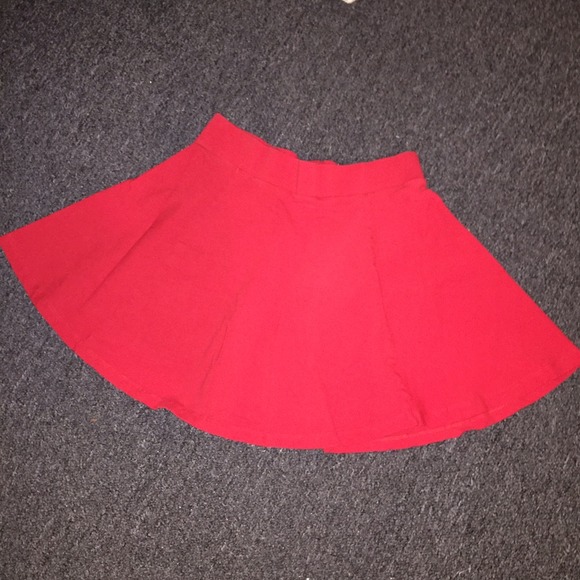 Red H&m tennis skirt