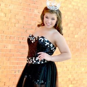 Black Romper sz 4 fits to sz 10 with corset back.