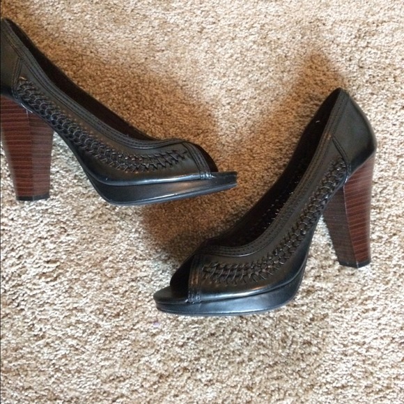 Two toned weaved heels