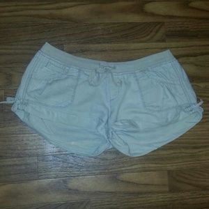 Cute tan Hollister shorts!
