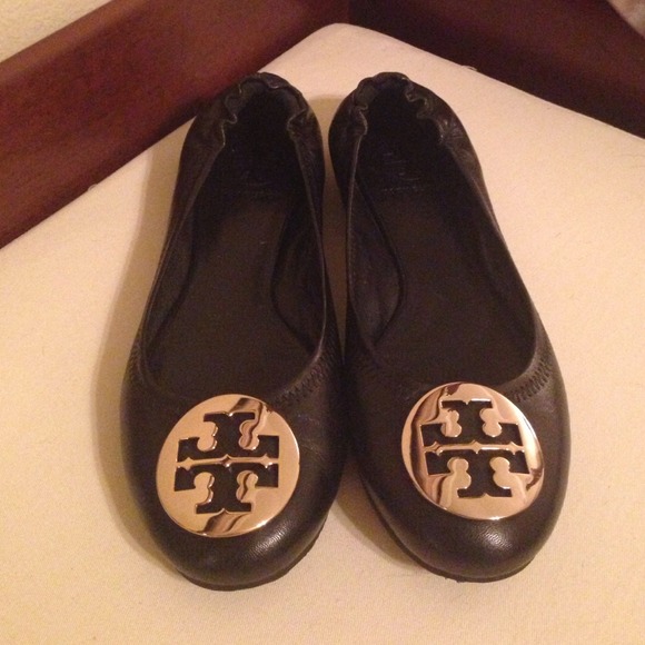 Tory Burch Reva Flats. Black w/ Gold Logo. Size 7.