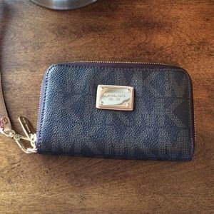 Michael Kors tech wallet