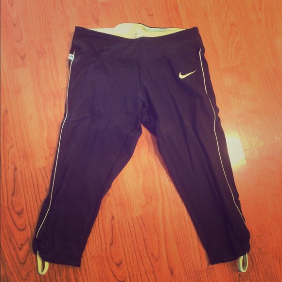 Nike Size Small Capri Pants