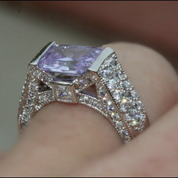 Almost diamonds statement ring - Picture 1 of 4