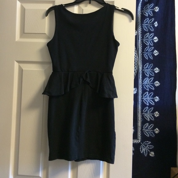Black forever 21 peplum dress! - Picture 2 of 2