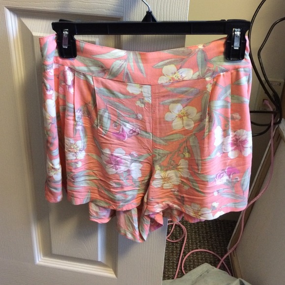 American eagle floral shorts