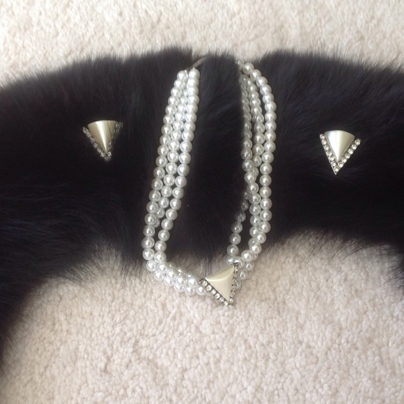 VINTAGE NECKLACE AND CLIP EARRINGS -  REDUCED