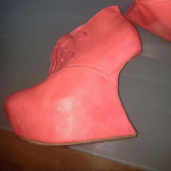 Coral shoes - Picture 2 of 4