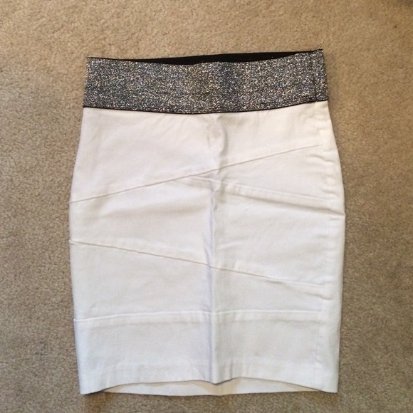 White Body con Bandage Skirt