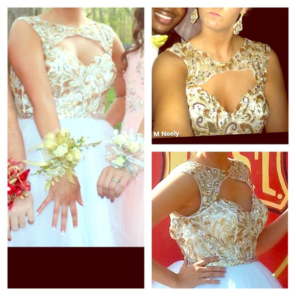Size 10 (can fit smaller) prom dress.