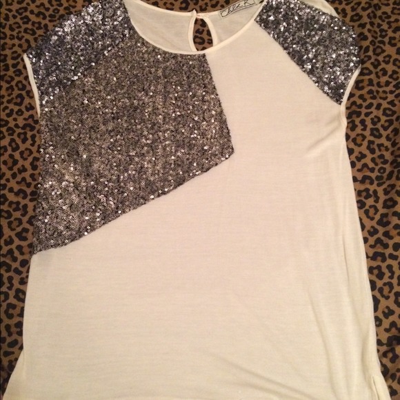 Adorable Chloe K shirt💙