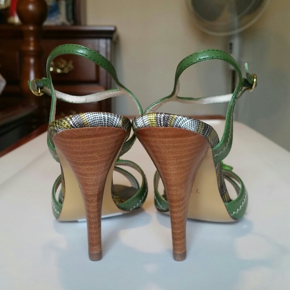 Green strappy sandal heels. NIB - Picture 2 of 3