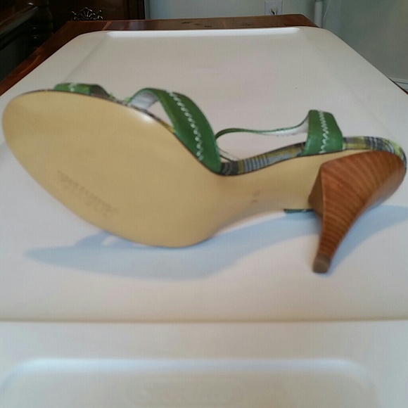 Green strappy sandal heels. NIB - Picture 3 of 3