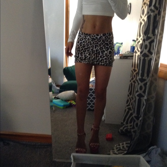 Cheetah pencil skirt - Picture 3 of 4