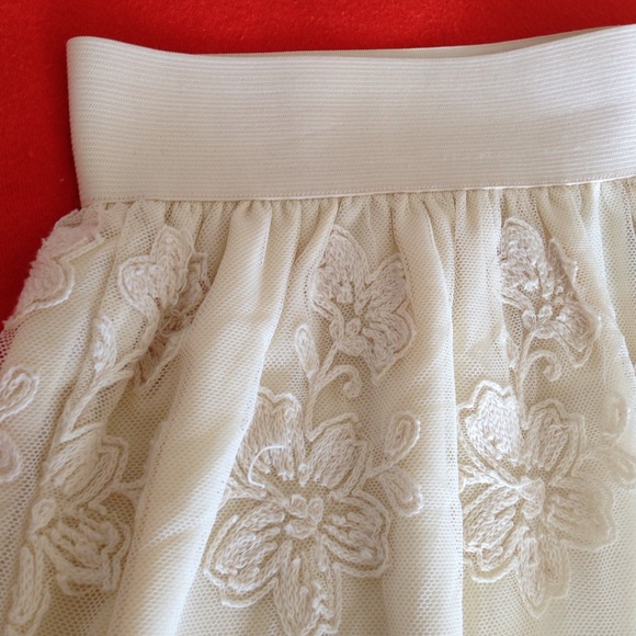 🚫SOLD BUNDLE🚫🌻Weekend Sale🌻 Was $20 Lace Skirt - Picture 2 of 4