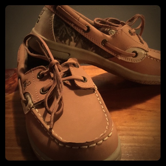 Real tree camo shoes brand new
