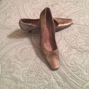 PRICE DROP!!!Aerosols Bronze croc style pumps