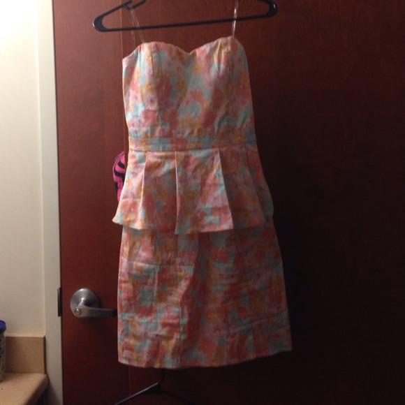 Strapless peplum flower dress - Picture 3 of 4