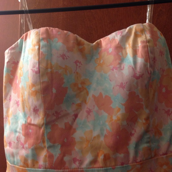 Strapless peplum flower dress - Picture 4 of 4