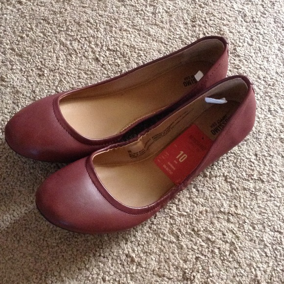 NEW burgundy flats
