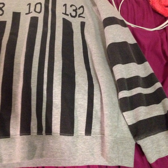 Grey sweater with black stripes - Picture 3 of 3