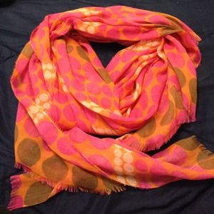 NWOT Very pretty dotted scarf!