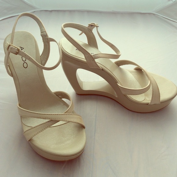 Aldo cutout platforms
