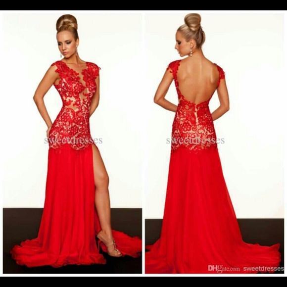 Prom dress never worn body fitted