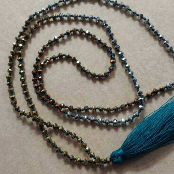 nwot-Hand Knotted Tassel Necklace