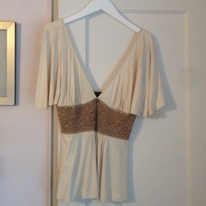 Cream deep V-neck top! 💛💛