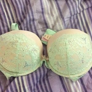 36DD bra from Victoria Secret