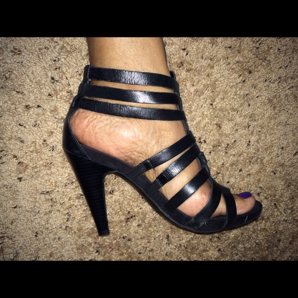 Nine West so comfy heel maybe a 3 1/2 heel or 4 - Picture 2 of 4