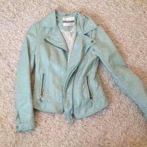 Fitted leather jacket