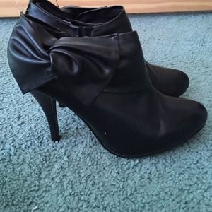 Black booties never worn urban vibe