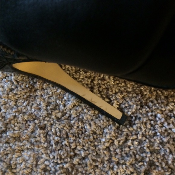 Micheal kors booties - Picture 3 of 4