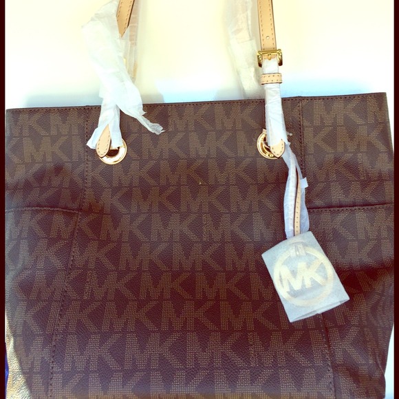 Micheal Kors hand bag purse