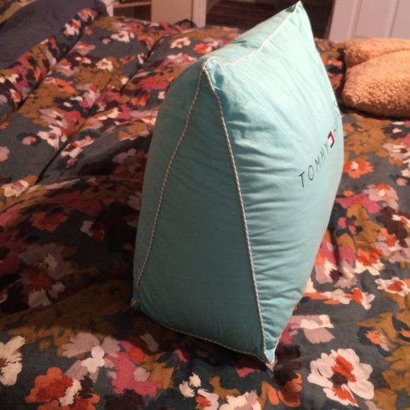 ⛔️DONATED⛔️Tommy Hilfiger pillow - Picture 2 of 2