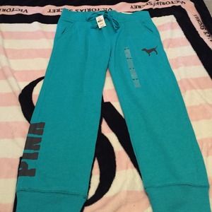 Vs pink nwt collegiate crop sweats!