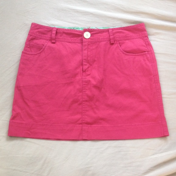 Vineyard vines size 6 red skirt (mid thigh length)