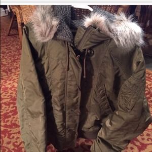 Olive green American Eagle Crop Coat w/fur hood