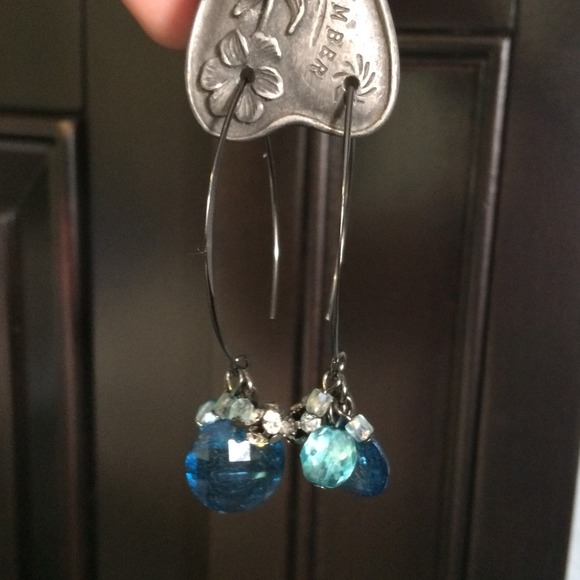 🚫🚫SOLD🚫🚫Blue  Stones Rhinestone Earring - Picture 2 of 4