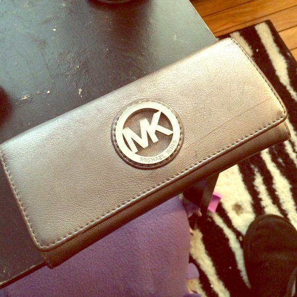 Authentic MK Continental Wallet