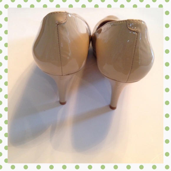 Vince Camuto - Picture 4 of 4