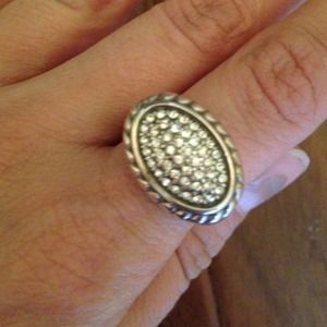 STUNNING Silver Brighton ring with clear stones.
