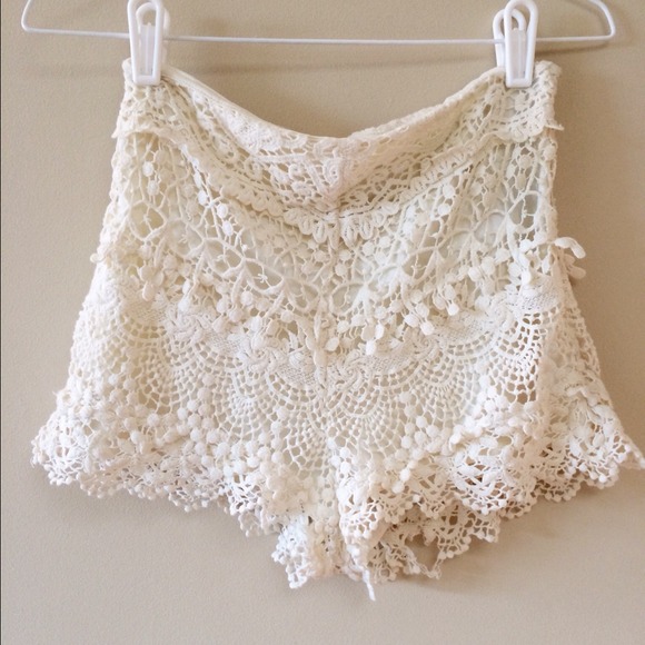 Kimchi Blue lace shorts