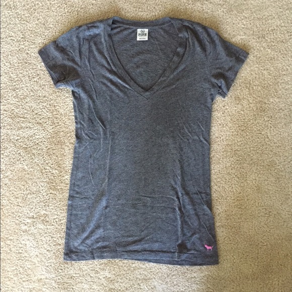 ❌SOLD❌Victoria secret v t-shirt - Picture 1 of 3