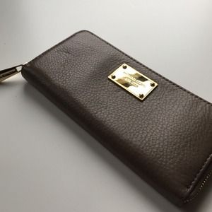 Michael Kors Zippered Wallet Taupe Leather & Gold