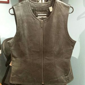100% BlK Leather Zippered fitted Vest