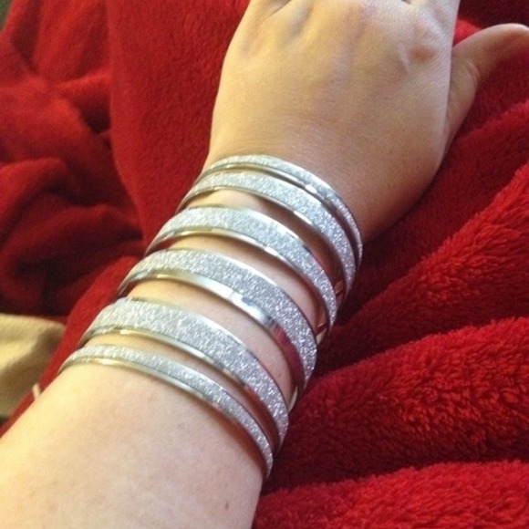 Jewelry - Sparkley Silver Cuff